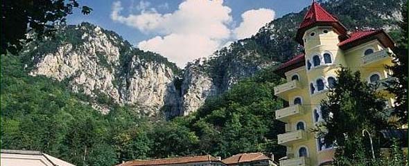 More buildings in Baile Herculane.